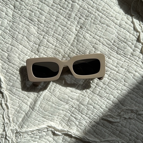 Sisters & Seekers retro sunglasses - Picture 4 of 6